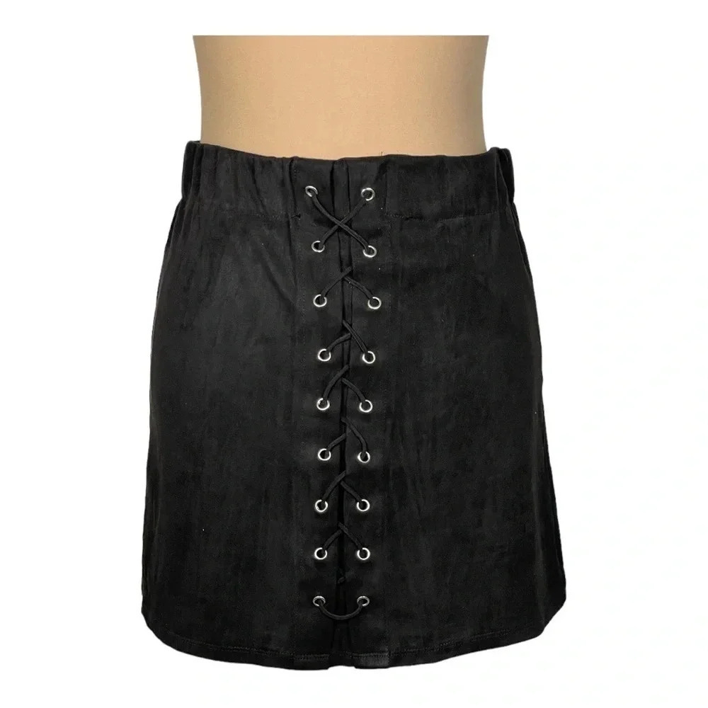 Suzette Black Faux Suede Mini skirt Size L‎
